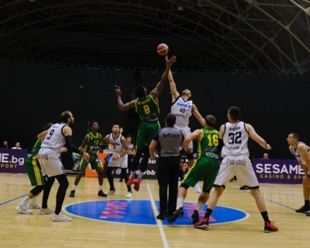 Академик разби Шумен за първи успех през сезона