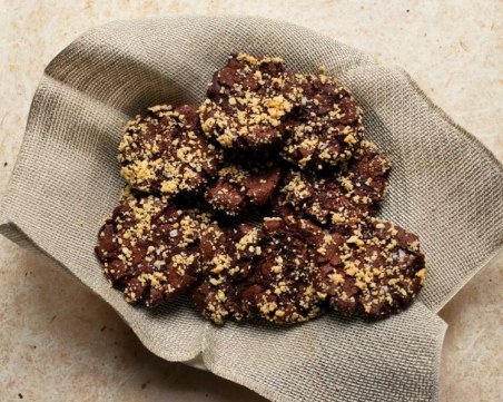 Рецептата на Найджъл Слейтър за бисквити с шоколад и солени фъстъци