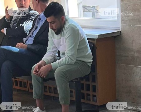 Съпруга на убит таксиджия дойде в съда с портрета му