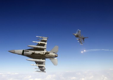 Депутатите одобриха закупуването на нови осем бойни самолета F 16  Решението бе