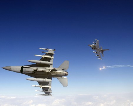 Депутатите решиха: Купуваме осем бойни самолета F-16