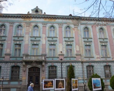 Година и половина сградата на БНБ пустее! Каква ще е съдбата й?