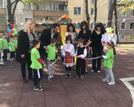 Нова площадка за игра радва децата от ДГ „Радост