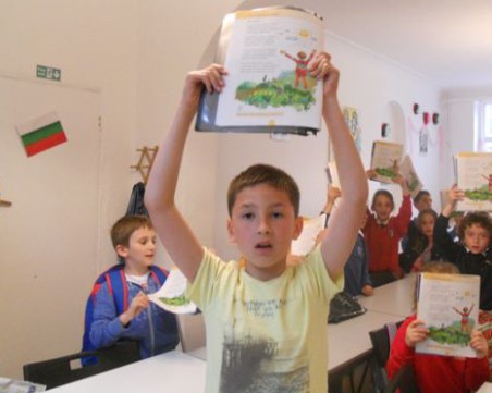 Подари книга на българче в чужбина