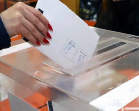 Връщат гласуването и с хартиена бюлетина