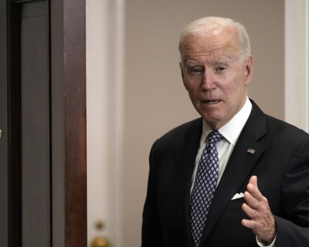 Джо Байдън обвини Илон Мъск, че си е купил Туитър, за да бълва лъжи по целия свят