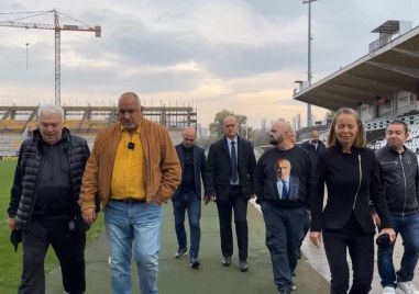 Лидерът на ГЕРБ Бойко Борисов посети и стадион Локомотив за