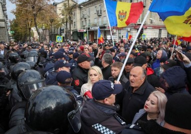 Около 50 000 души излязоха на шествие в молдовската столица и