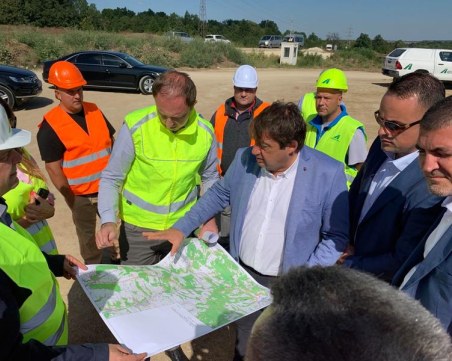 Плащат на пътните строители след анализ, ремонтите ги водят „текущи”