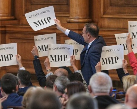 Вигенин: Не се разграничаваме от НАТО и ЕС, а гледаме реално на войната