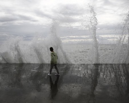 Властите в Гърция: Пътувайте само при крайна необходимост