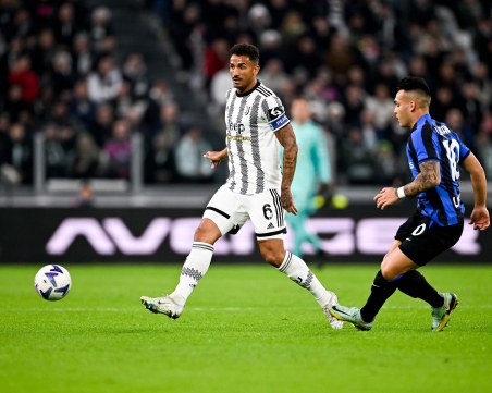 Юве удари Интер в дербито, младок с нов важен гол