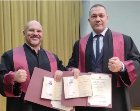 Кубрат Пулев стана магистър по политика и бизнес