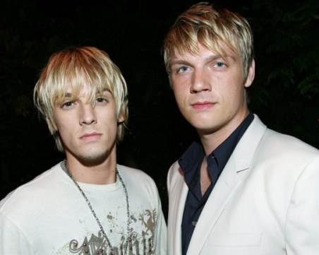 Ник Картър от Backstreet Boys се разплака на сцената след смъртта на брат си