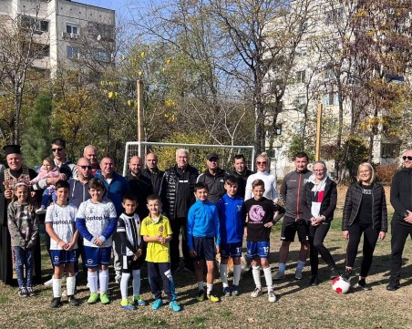 С футболна среща откриха ново игрище в „Тракия”