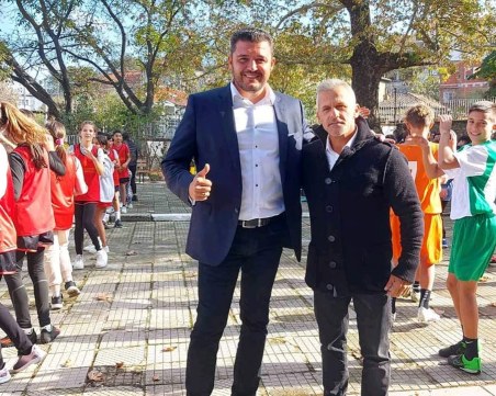 Ученици посрещнаха най-успешния български гимнастик Йордан Йовчев в Първенец