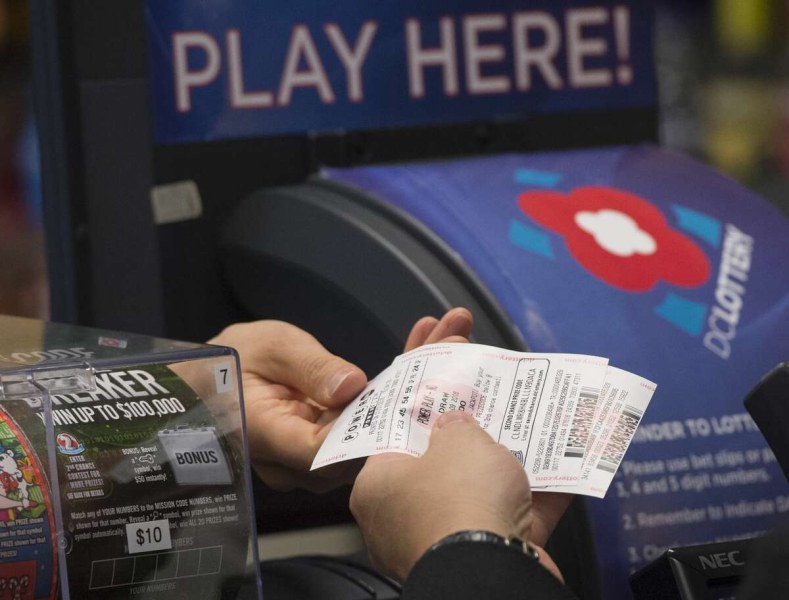 Джакпотът на американската лотария Powerball нарасна до колосалните 1,9 млрд. долара,