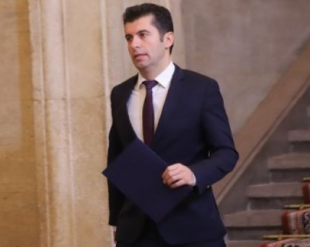 Петков: Внасяме проект за по-ниски цени на горивата след 5 декември