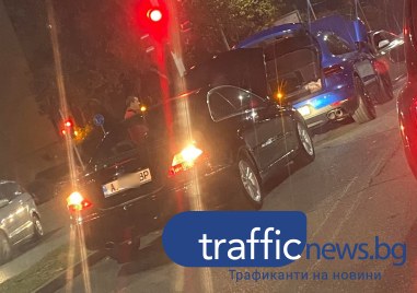 Верижна катастрофа с три коли затрудни трафика на бул Никола