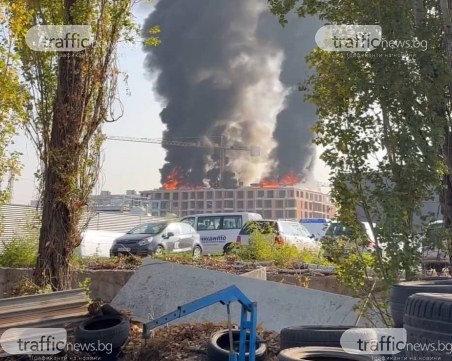 Голям пожар избухна в София