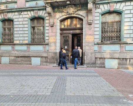 Стотици пловдивчани разгледаха сградата на Българска народна банка