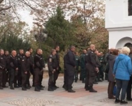 Стотици се простиха със загиналия сержант Петър Бъчваров в Елхово