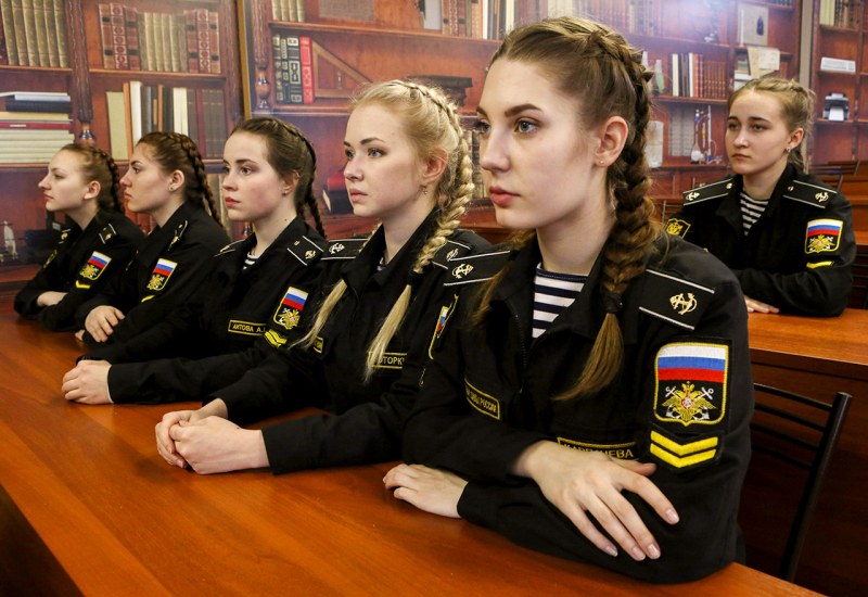 Въвеждат основно военно обучение в училищата в Русия
