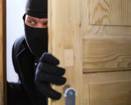 Млада жена обра къща в Пазарджик