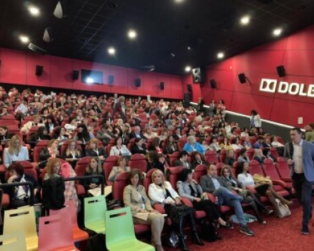 Над 200 директори и учители участват в международна конференция в Пловдив