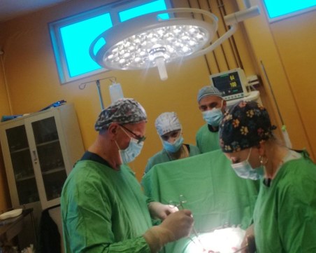 Отстраниха огромен тумор от пациентка в Пловдив