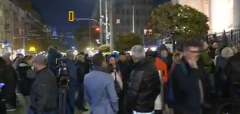 Десетки хора се събраха на протест в София в защита на Иванчева