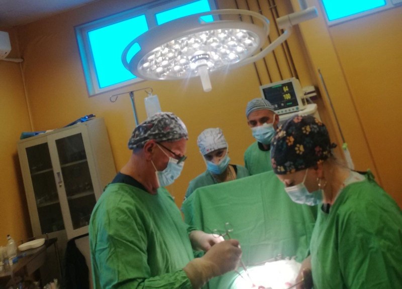 Отстраниха огромен тумор от пациентка в Пловдив