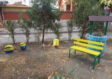 Детска площадка Миньоните   намираща се на ъгъла между ул Брезовска и