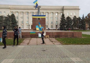 Украинското знаме се развя над Херсон След като руската армия