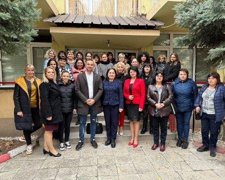 Делегация от Враца се запозна с метода Монтесори в ДЯ „100 усмивки