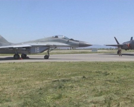 Нидерландски F-16 за наши МиГ-ове за Украйна: Възможна ли е такава сделка?