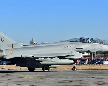 Шест испански изтребители кацнаха в Безмер, за да пазят небето ни