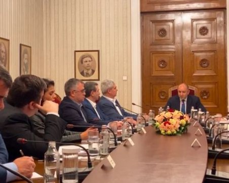 Синдикатите на среща с президента: Искаме да има редовен кабинет