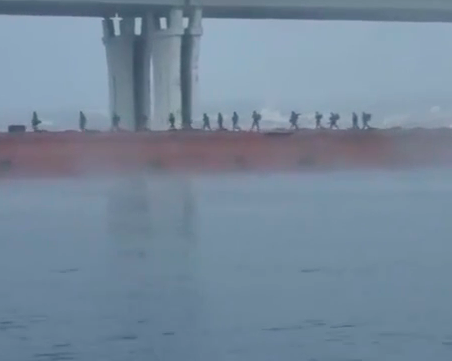 Украинците достигнаха до Херсон, руснаци взривяват мостове след себе си