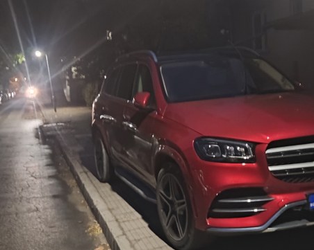 За пореден път! Водач на лъскаво возило превзе цял тротоар в Мараша