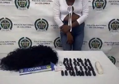 Колумбийската полиция за борба с наркотиците арестува две жени за