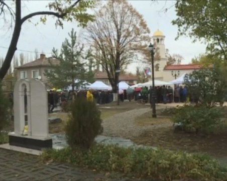 Откриха параклис в Катуница в памет на момчетата, загинали през 2011