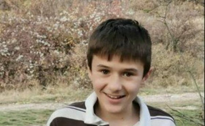 Хеликоптер се включи в издирването на 12-годишния Александър