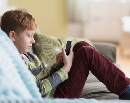 Български астроном:  Социалните мрежи късат връзката на децата с точните науки