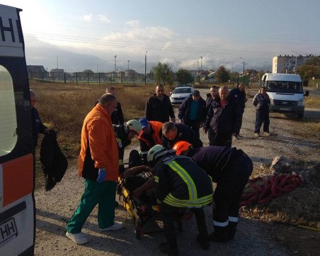 Мъжът, паднал в тръба в Коматево е прекарал там цяла нощ
