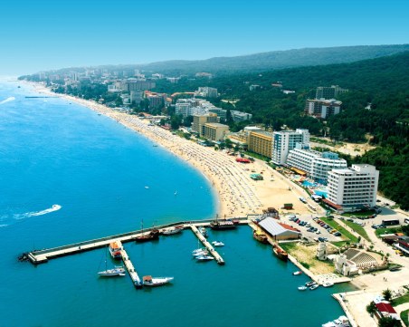 Туристическото министерство търси инфлуенсъри и влогъри в поръчка за 720 хил. лв.