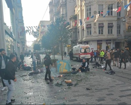 Убитите при взрива в Истанбул са най-малко 6, пострадали са поне 53 души