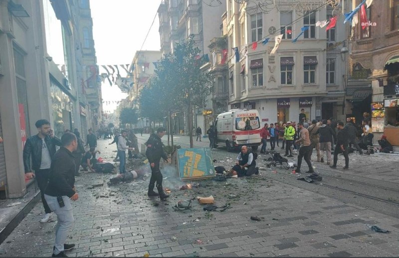 Убитите при взрива в Истанбул са най-малко 6, пострадали са поне 53 души
