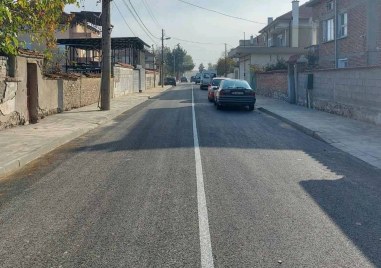 Нов асфалт вече покрива улица Хан Аспарух в Ягодово Кметът
