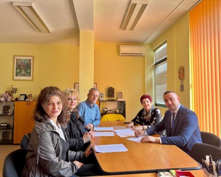 Димитър Колев подписа нов КТД с медицинските работници от КТ „Подкрепа”